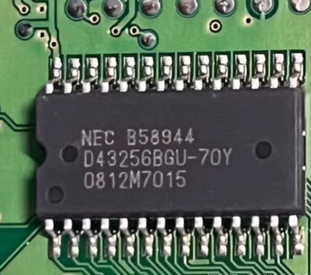 NEC B58944 D43256BGU-70Y 适用 奔驰发动机电脑板易损IC芯片