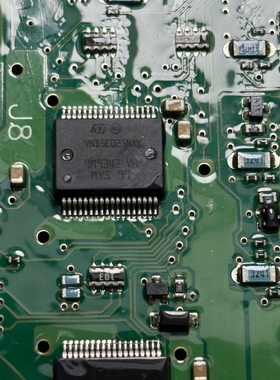 VND5E025NAY 汽车电脑板灯光驱动IC芯片模块 全新进口 现货