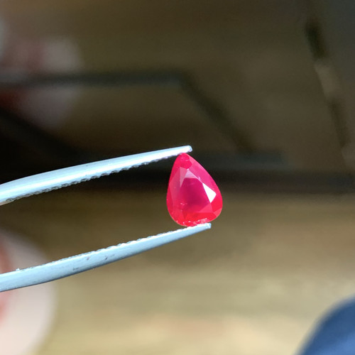 无烧强荧光鸽血红红宝石2.01ct 附送吉尔德证书