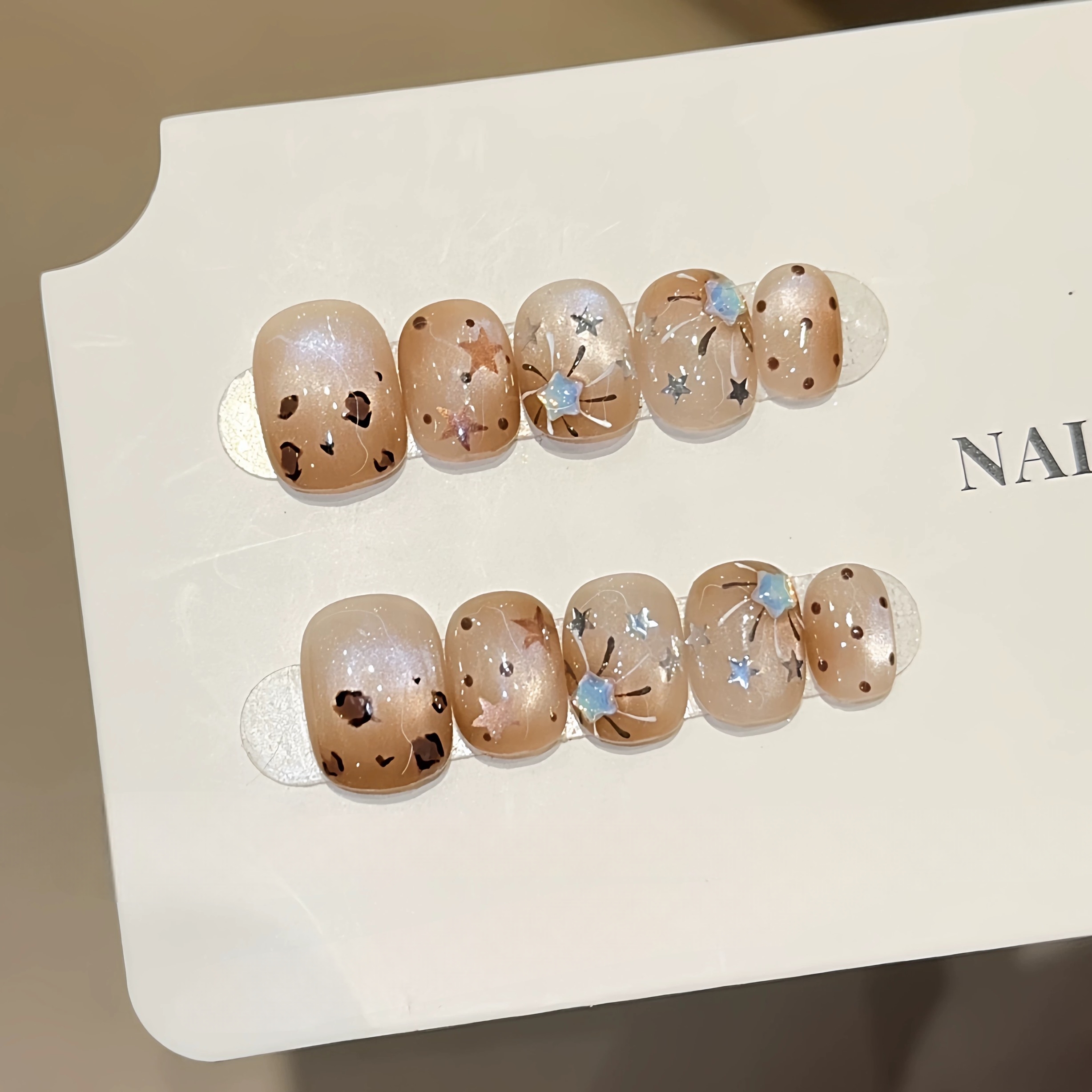 【咖啡豆】秋冬手绘晕染显白高级感新款咖色星星纯手工光疗穿戴甲