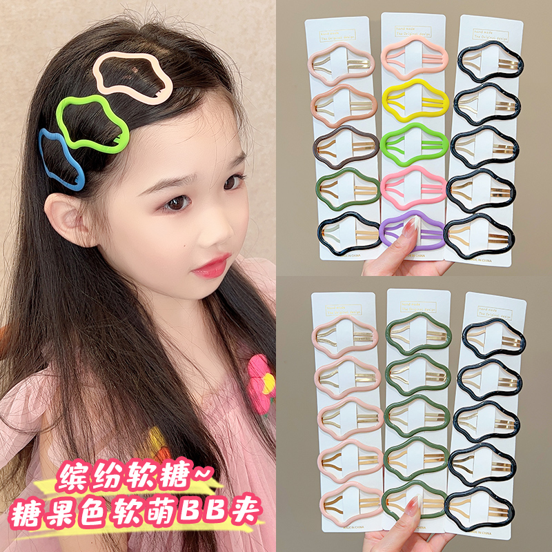 云朵镂空发夹女童后脑勺