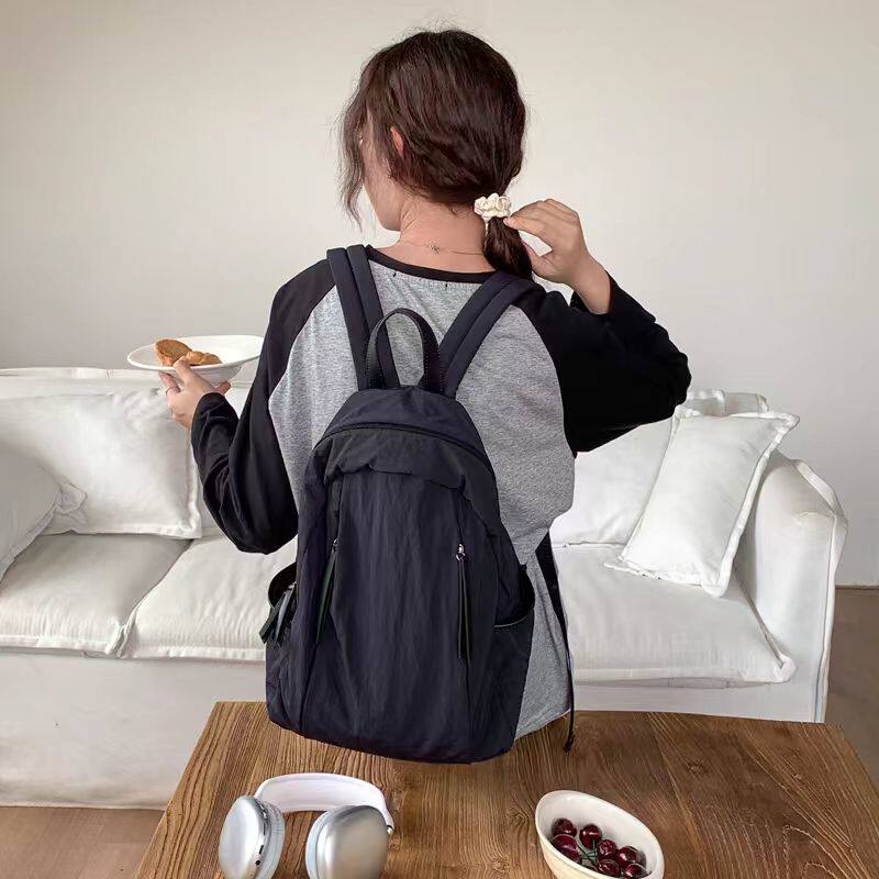 日韩纯色大容量尼龙防泼水双肩包大学生户外休闲旅行轻便百搭背包