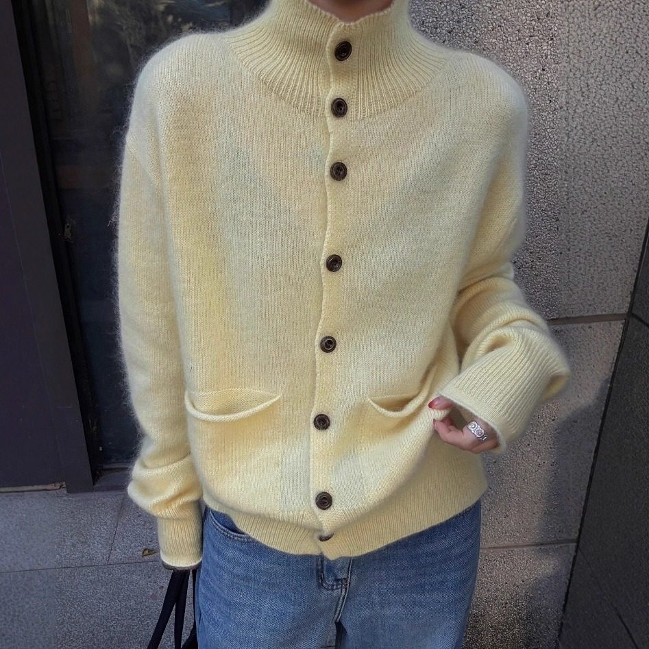 欧洲站2025冬装新款单排扣半高领羊绒开衫女纯色双口袋软糯毛衣