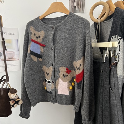 100%全羊毛卡通小熊软糯针织开衫