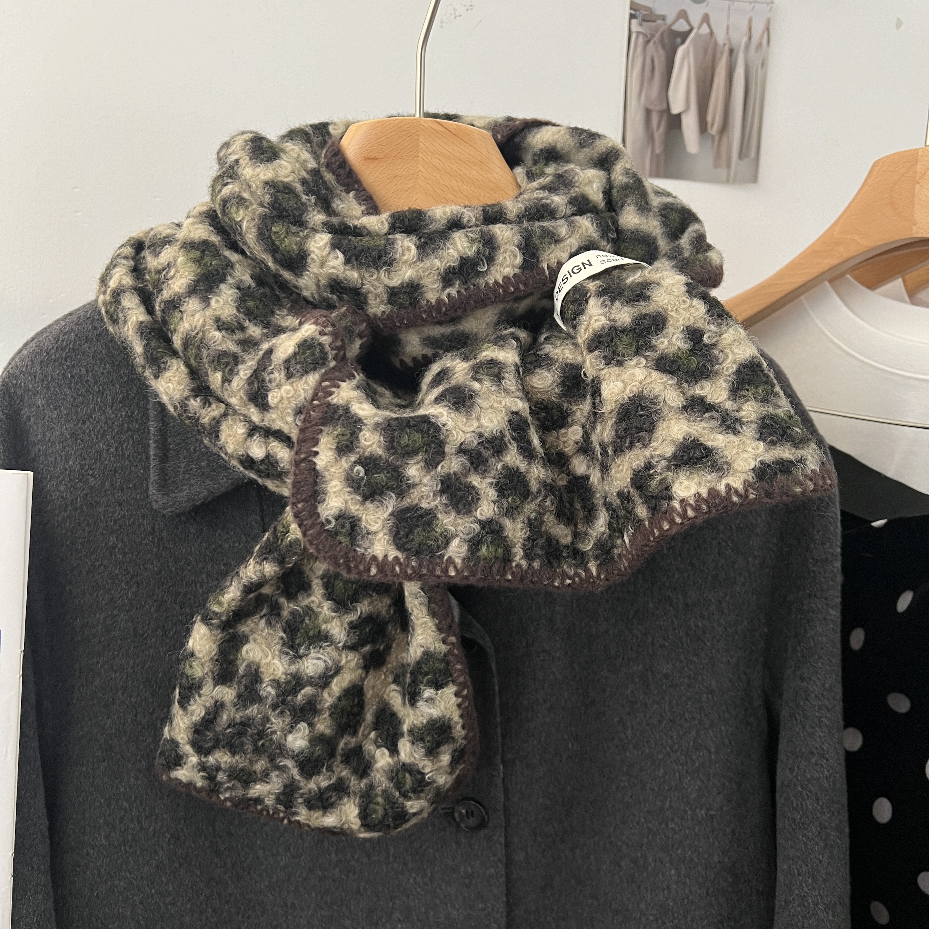 氛围感羊毛卷双面豹纹围巾