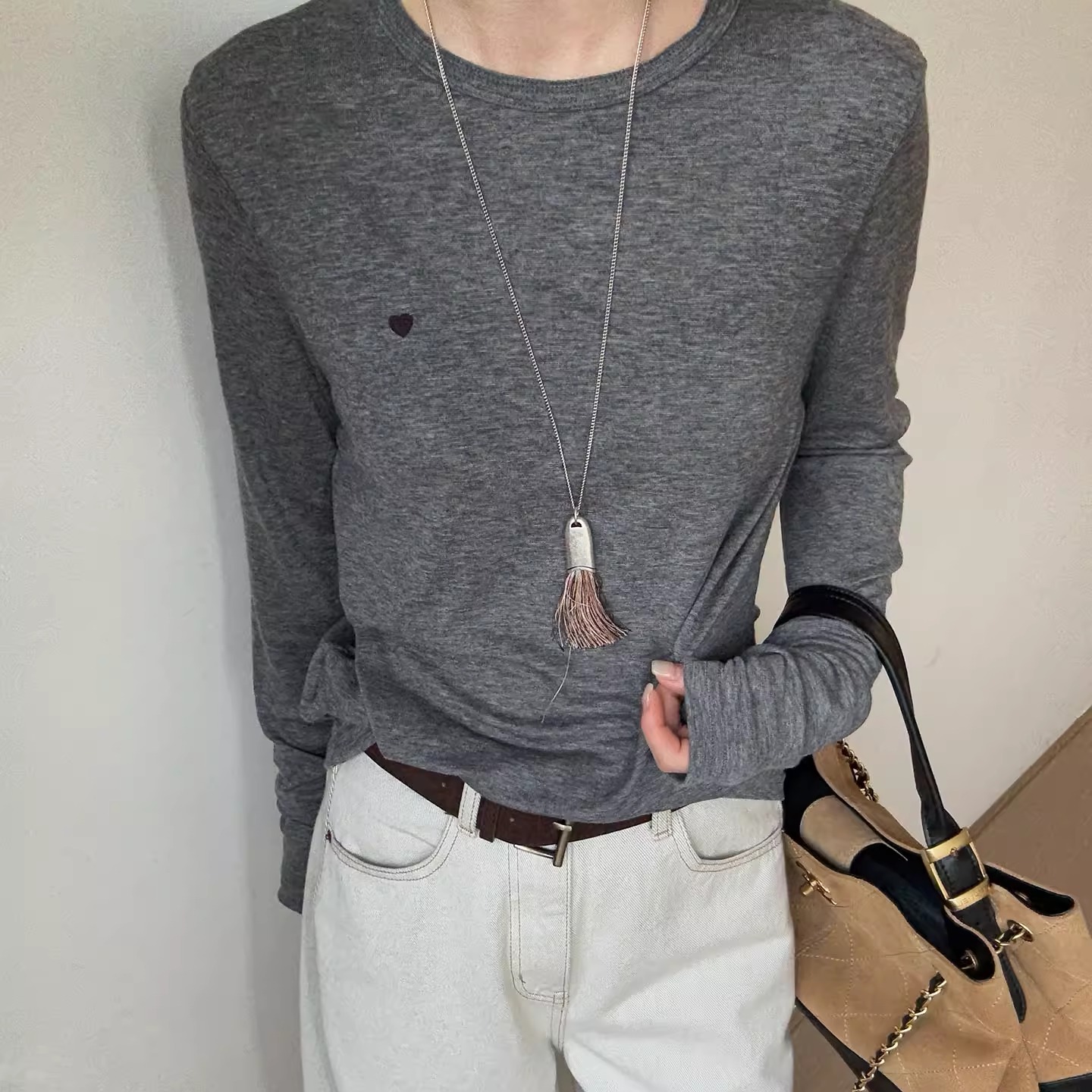 刺绣爱心天丝羊毛打底衫