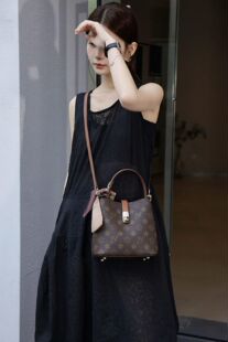 优草坊2025秋冬新款潮包老花大牌简约百搭女士单肩斜挎小包水桶包