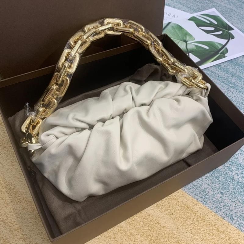 法国轻奢小众官方正品女包单肩链条云朵包软牛皮手提包褶皱腋下包
