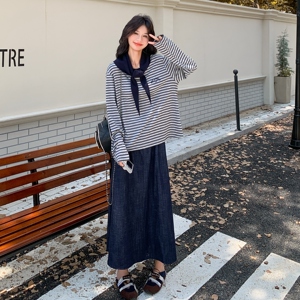 学院风条纹卫衣套装裙女2025秋季新款松弛感休闲牛仔半身裙两件套图片