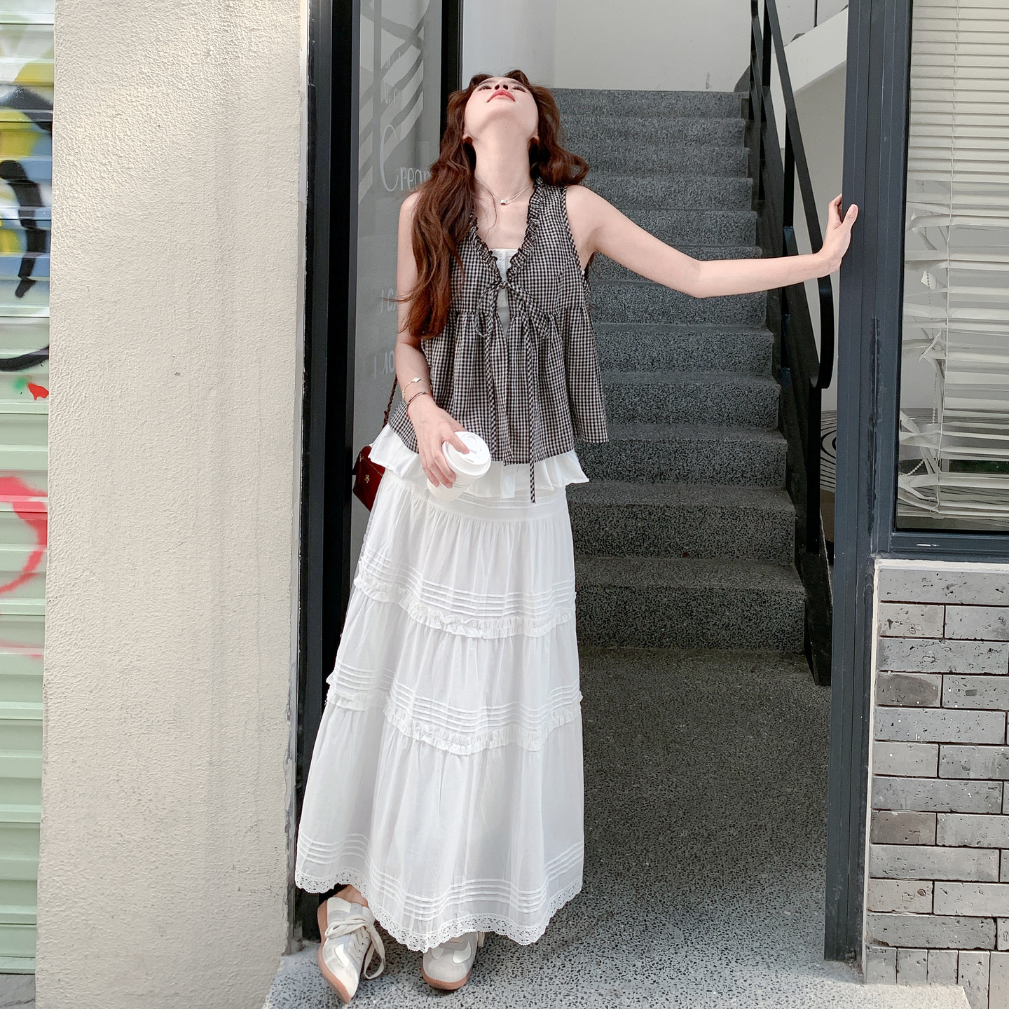 格子系带松弛感背心套装裙女2025夏季新款叠穿小吊带半身裙两件套