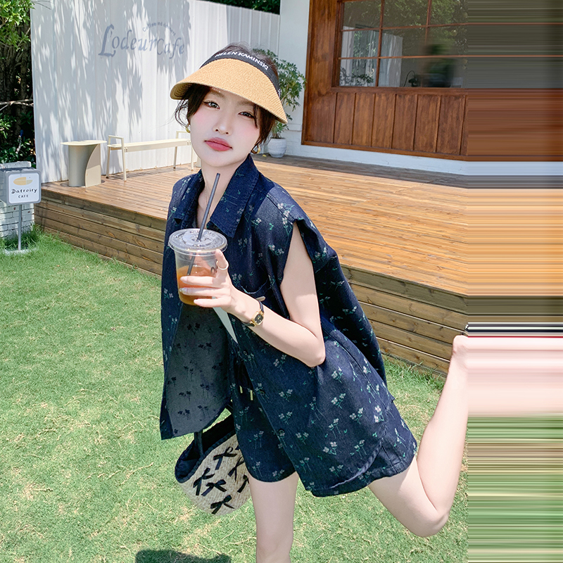 深蓝色减龄碎花牛仔套装女2025年夏季新款韩系衬衫阔腿短裤两件套