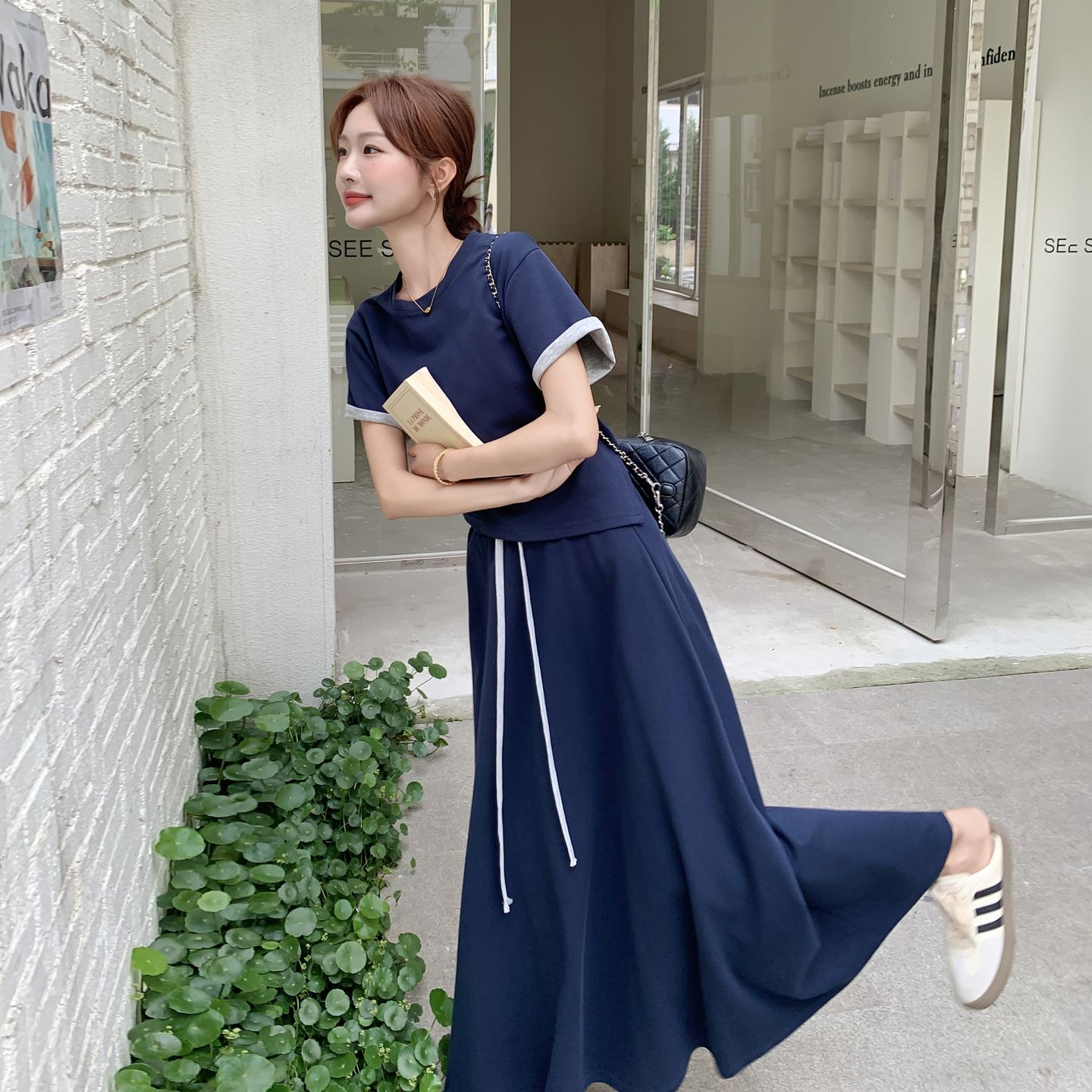 藏青色韩系时尚休闲运动风套装裙女2025夏季新款T恤半身裙两件套