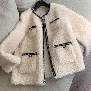 Reverse season ~ Little Xiangfeng Mountain Wool Sheep Cut Granulet Fur composite Fur Fur Topic Short -One Jacket Female Autumn and Winter