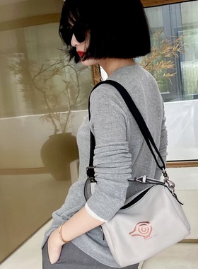 新款时尚百搭单肩斜挎包女简约休闲小众设计感鸟牌9182