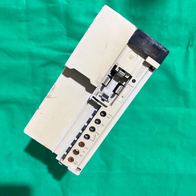 施耐德TSXPSY3610M原装实物拍摄顺丰到付 可 议价