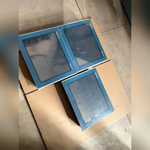 施耐德触摸屏XBTOT5320现货3台实物实拍功能完 议价