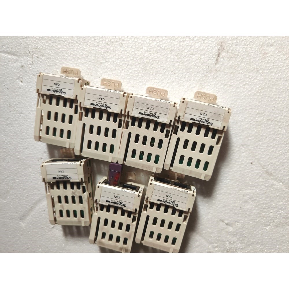 施耐德CAN VW3A3608通讯卡实物拍摄包好不包邮! 议价