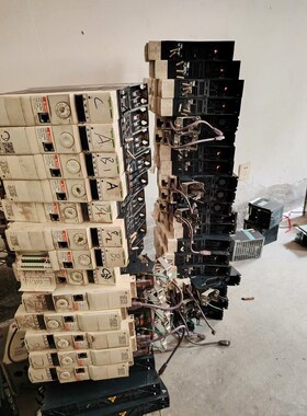 施耐德变频器ATV32H075N4 0.75KW 380V 议价