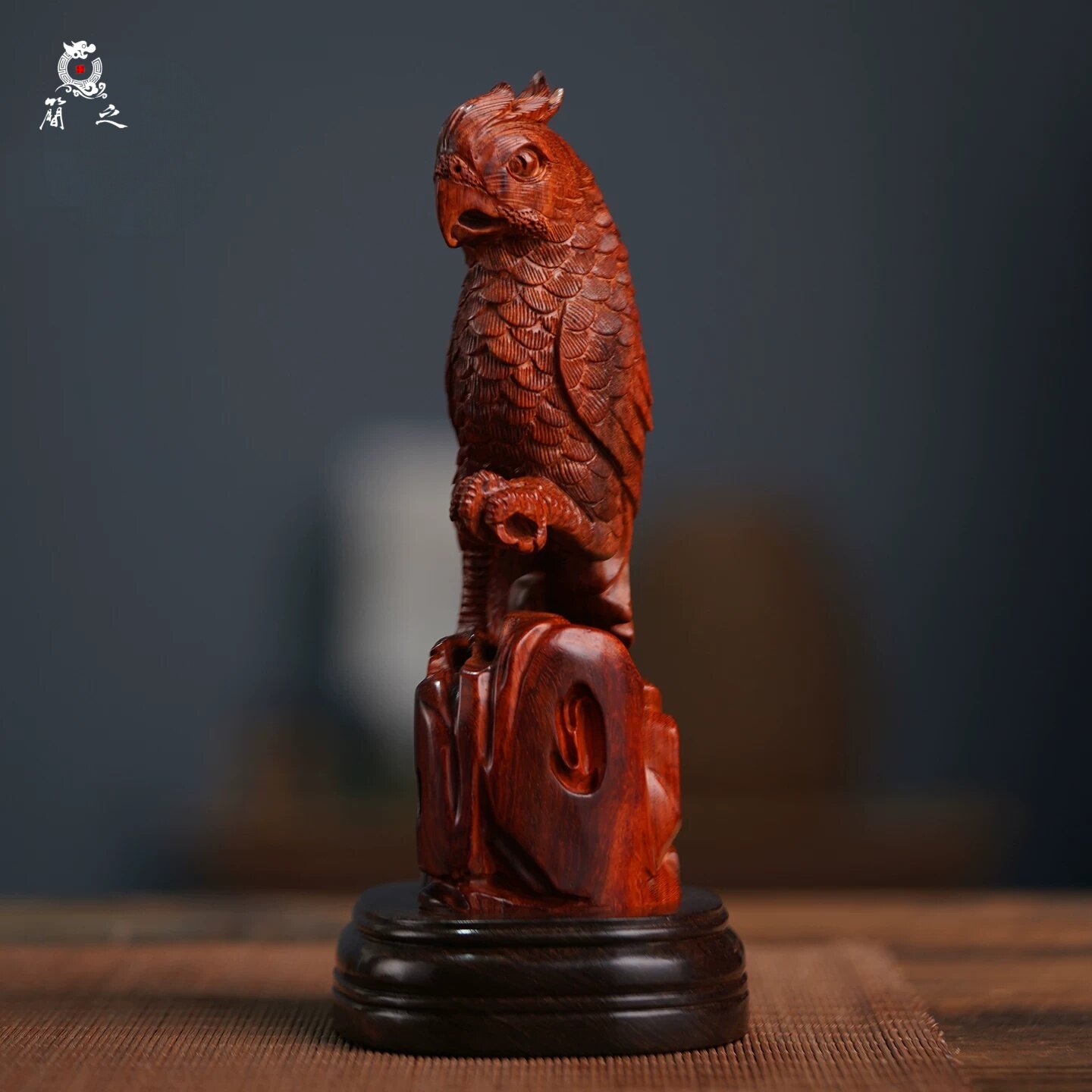 印度小叶紫檀木雕鹦鹉桌面摆件
