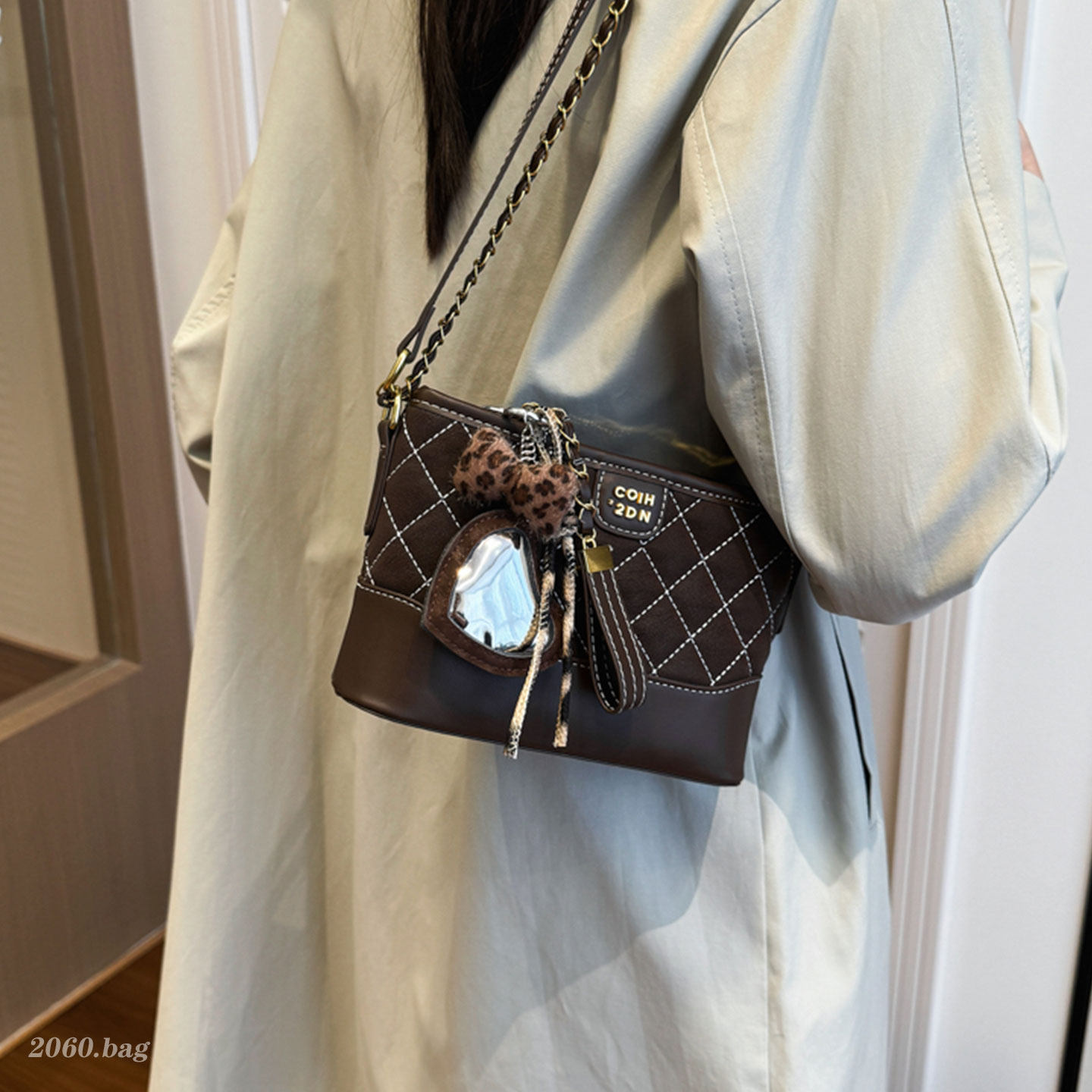 洋气气质百搭简约高级感链条菱格2025冬季女式单肩斜挎水桶包包