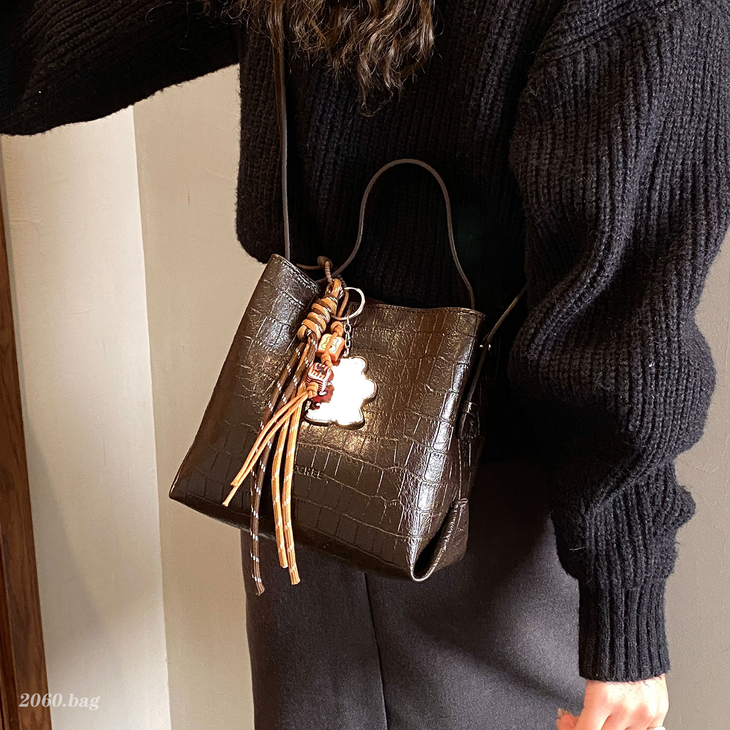 2025新款水桶包女手提斜挎包冬季百搭大容量上班通勤洋气潮单肩包