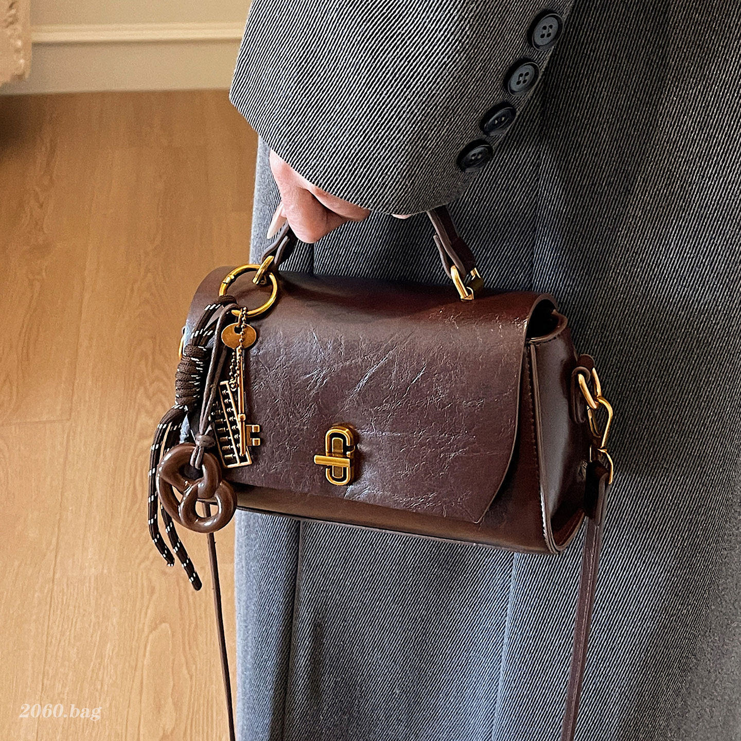 轻奢小众时尚小方包2025新款女复古手提单肩包通勤斜挎包高级感,箱包皮具/热销女包/男包,小方包,淘宝优惠券,粉丝福利购,淘宝优惠卷