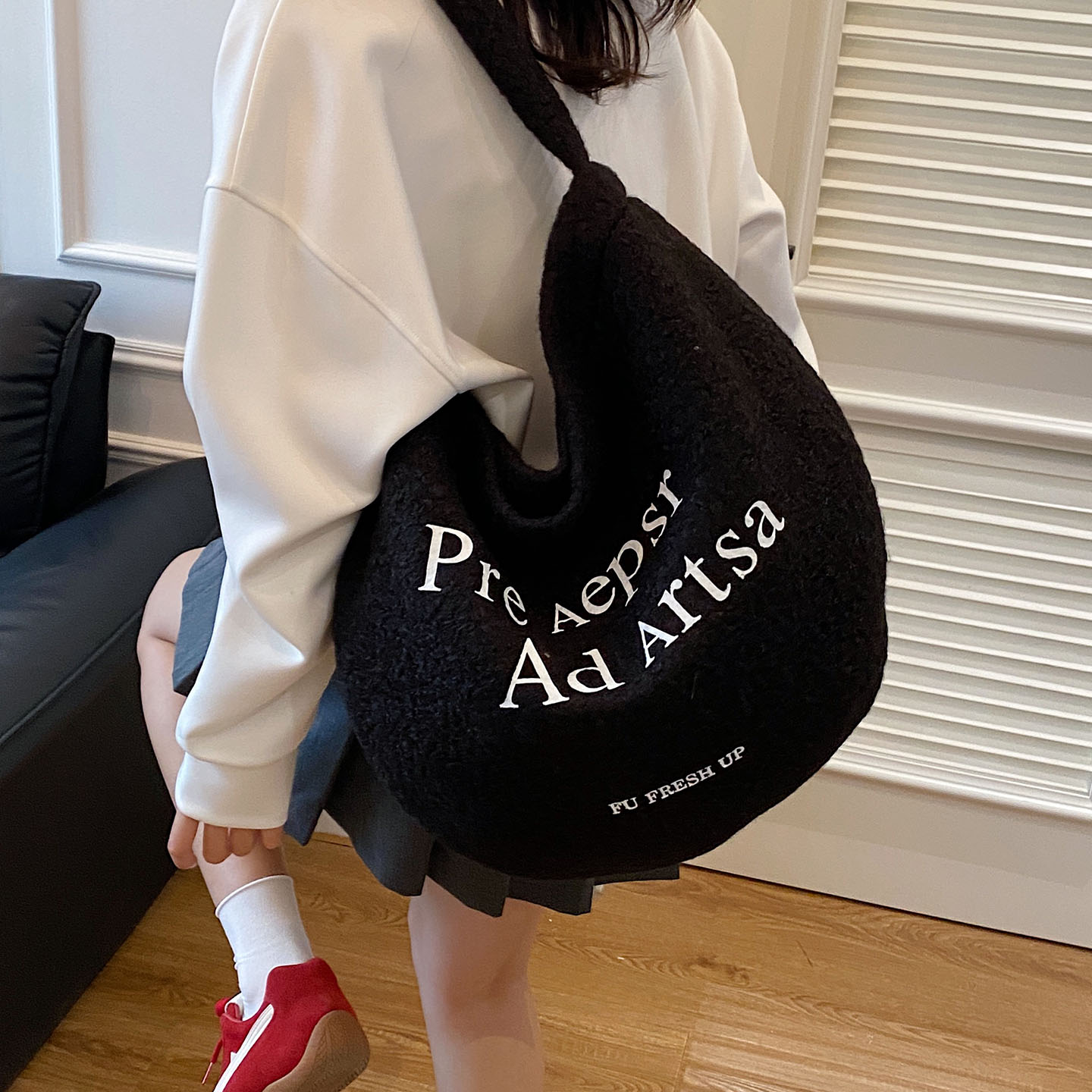 秋冬羊羔毛大包包2025字母韩版ins气质爆款单肩包女式时尚潮通勤