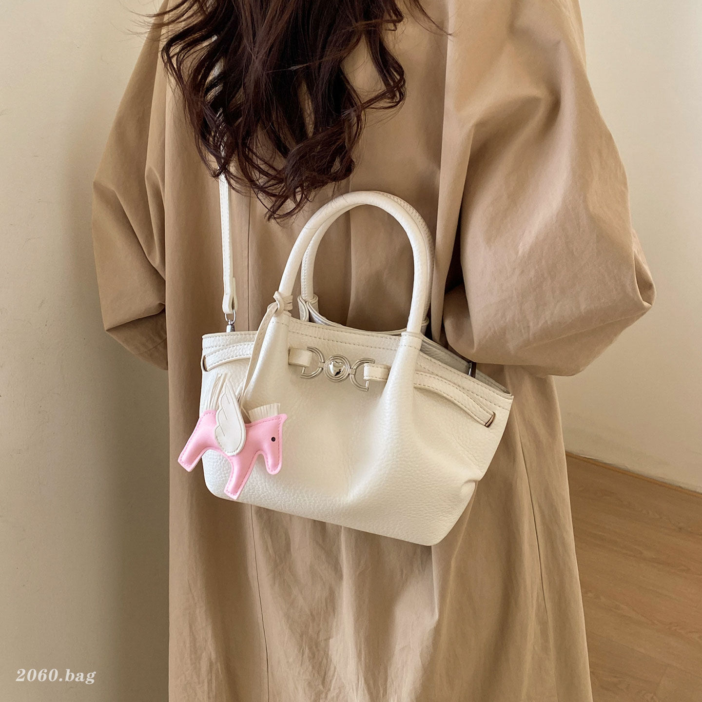 小众设计水桶包女式2026新款高级感手提斜挎包韩风ins通勤小包包,箱包皮具/热销女包/男包,水桶包,淘宝优惠券,粉丝福利购,淘宝优惠卷