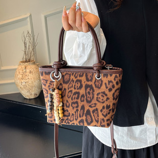 秋冬豹纹高级感水桶包2025新款 ins休闲气质手提单肩包 百搭韩版