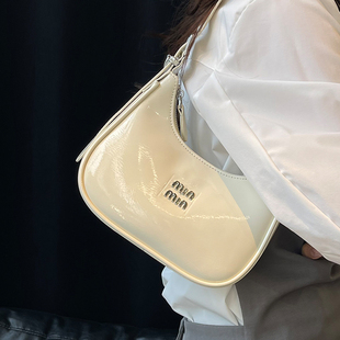 新款 百搭油蜡皮单肩腋下包包女2025夏季 高级感斜挎饺子包 时尚 韩版