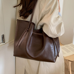 休闲通勤大容量托特包2025高级感百搭气质女式 潮超火单肩包 时尚
