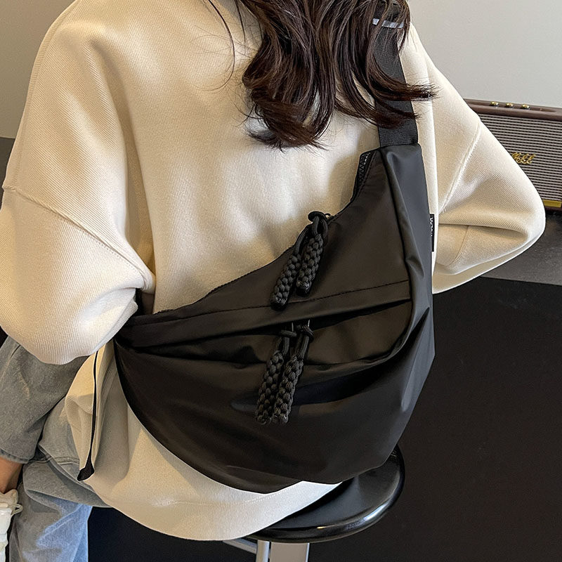 腋下潮流饺子包女2025夏季便携休闲帆布包简约时尚百搭通勤斜挎包,箱包皮具/热销女包/男包,腋下包,淘宝优惠券,粉丝福利购,淘宝优惠卷