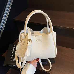 高级感时尚 韩版 单肩包潮流女包 新款 手拎简约休闲水桶包女2025春季