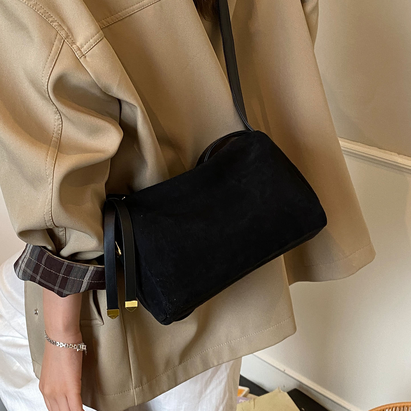 今年流行波士顿包2025秋冬女式上班通勤外出百搭爆款休闲单肩包