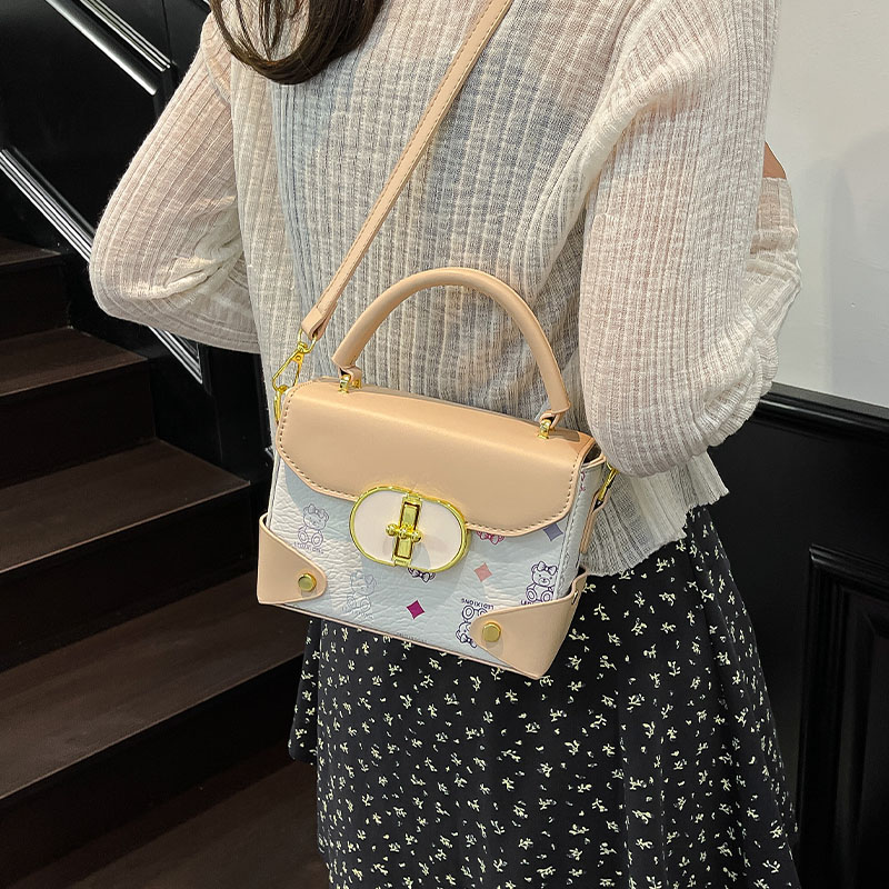 高级感包包2025夏季新款女士流行超火百搭斜挎包可爱印花盒子包