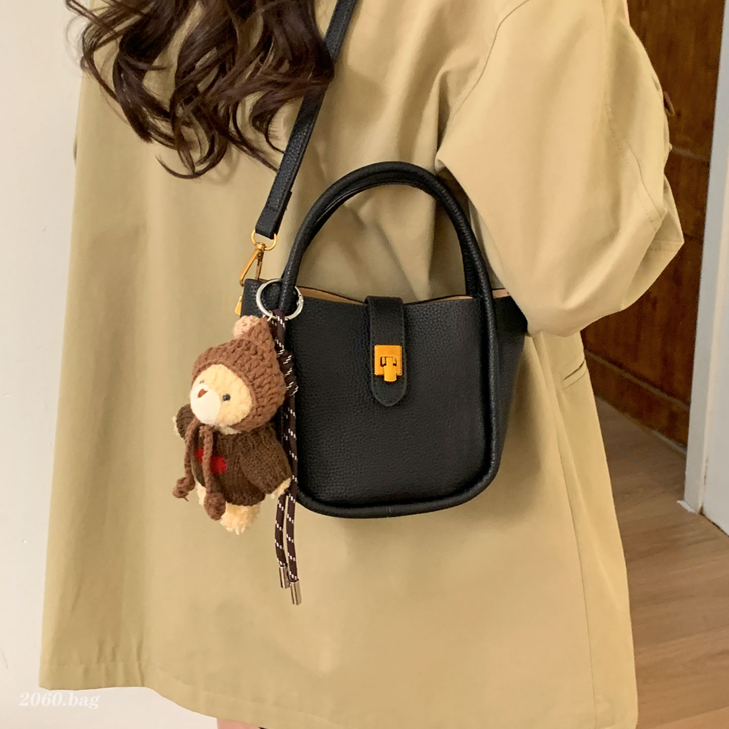 小众设计韩版ins水桶包包2025新款秋冬时尚潮百搭女单肩斜跨包包