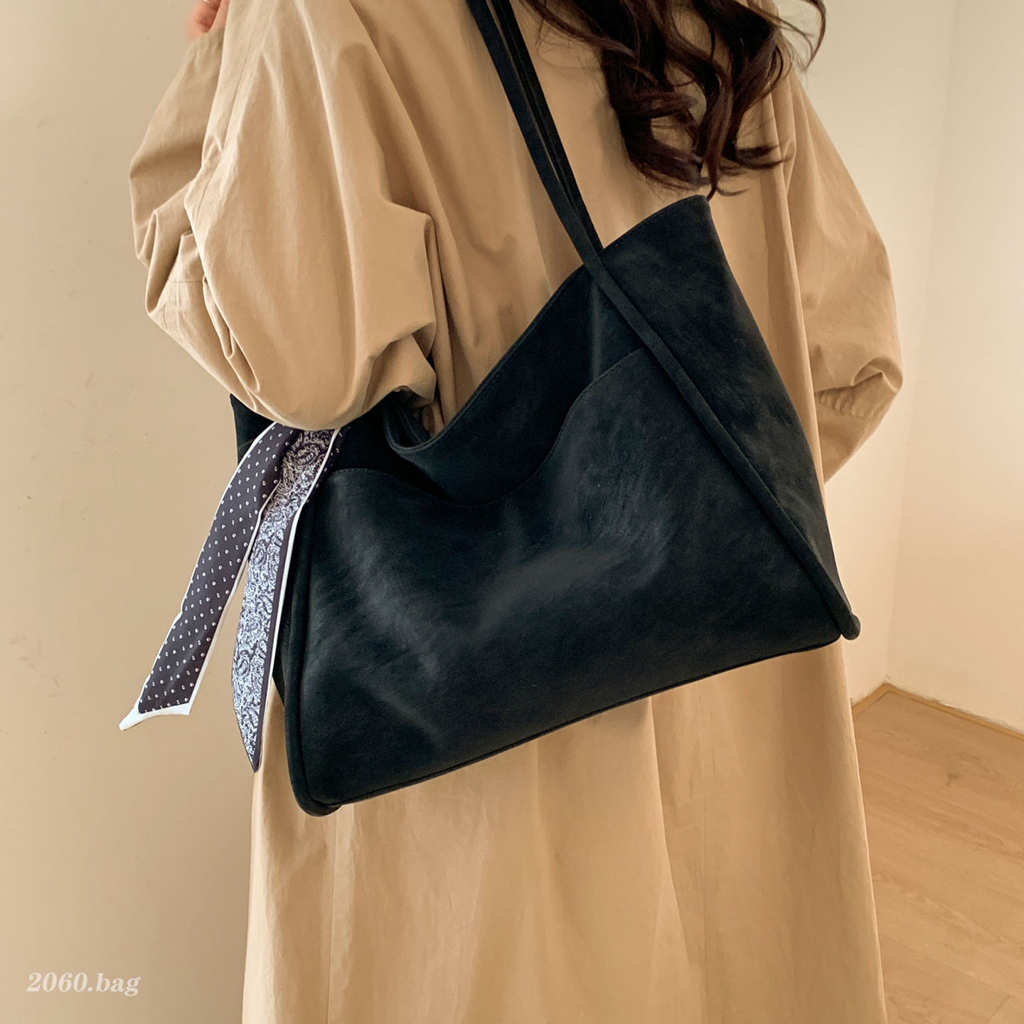 简约百搭托特包女2025新款大容量通勤休闲秋冬复古单肩包高级感