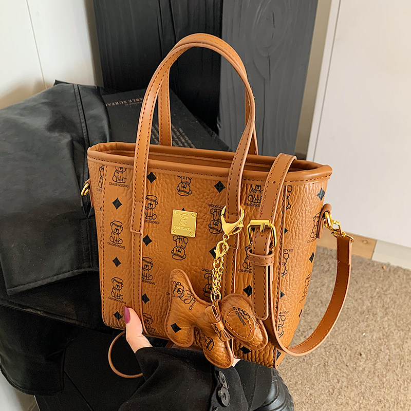 高级感手拎水桶包女2025冬季新款复古时尚单肩包小众潮流休闲女包,箱包皮具/热销女包/男包,水桶包,淘宝优惠券,粉丝福利购,淘宝优惠卷