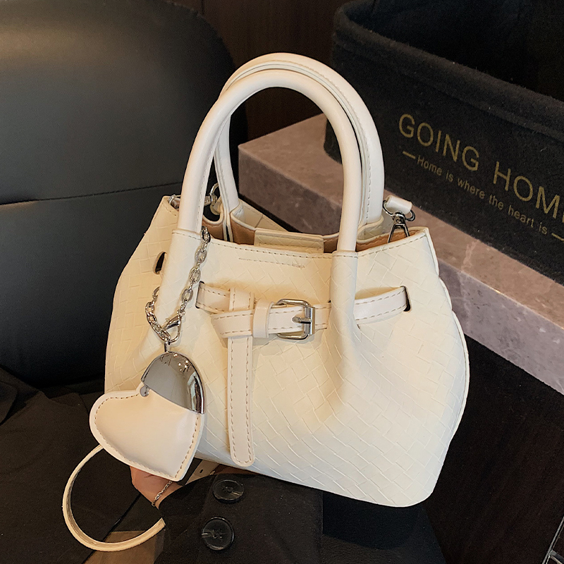 简约小众高级质感单肩包