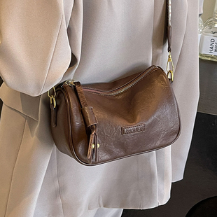 复古时尚 2025秋冬通勤百搭枕头包小众高级感休闲单肩包 包包女新款