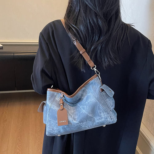 休闲牛仔气质腋下包包2026新款女式轻便高级感时尚潮流单肩包