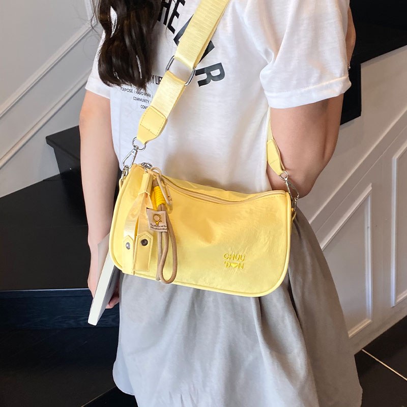 2025文艺清新单肩包新款夏季女超火时尚潮高级质感饺子包斜挎包