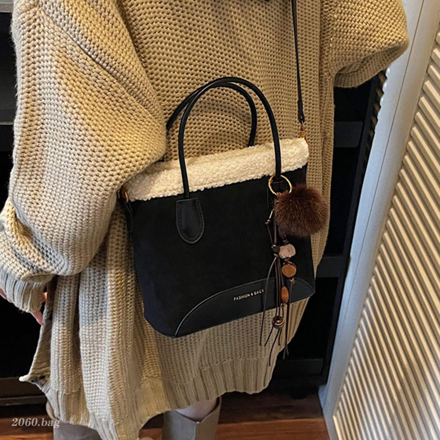 冬季麂皮绒单肩斜挎时尚精致气质洋气通勤2025女式手提水桶包包