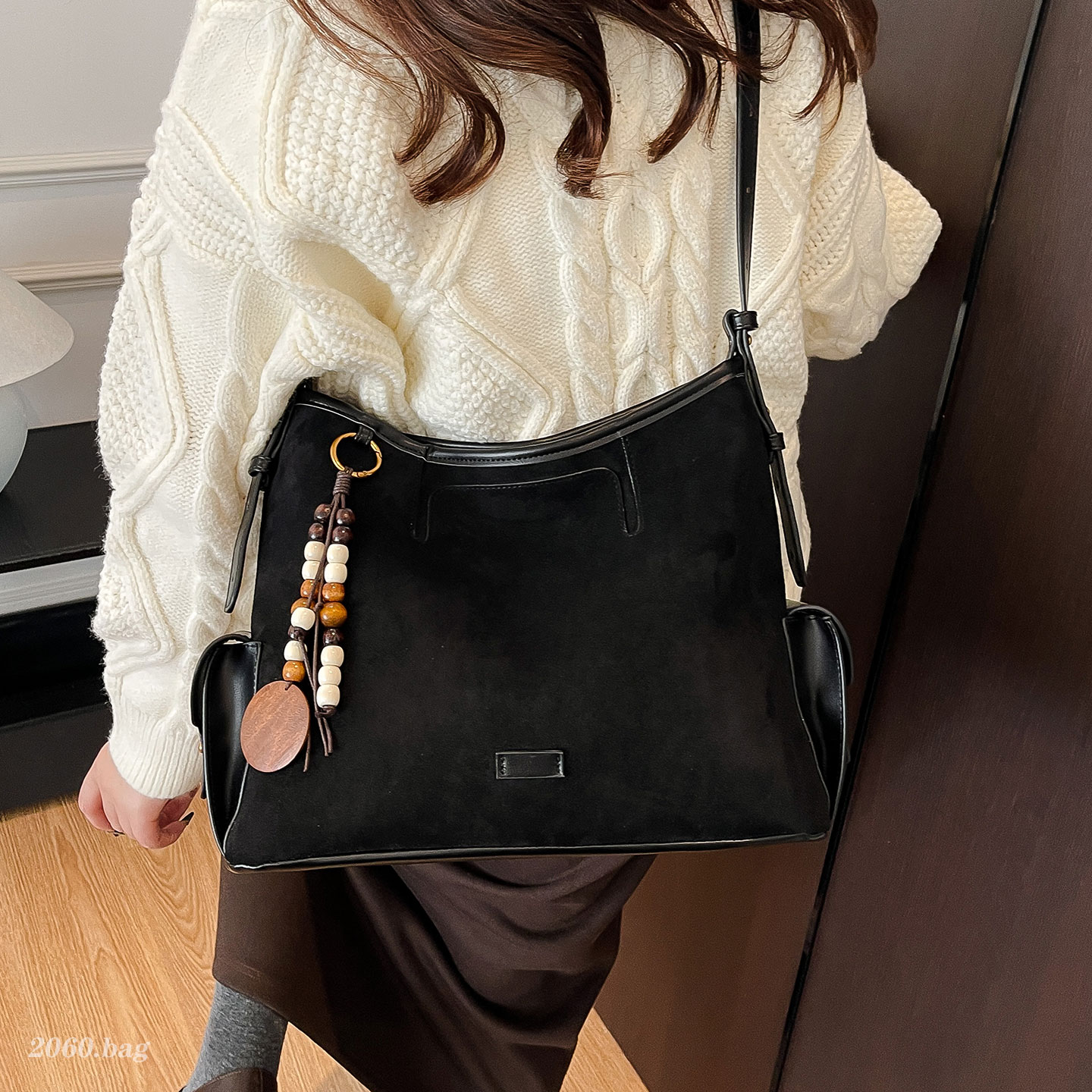 休闲麂皮托特包女大容量通勤2025新款冬百搭单肩包高级感斜跨包包