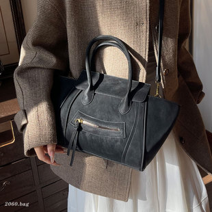 高级质感水桶包女2025新款 通勤气质软面 冬大容量手提斜挎包时尚