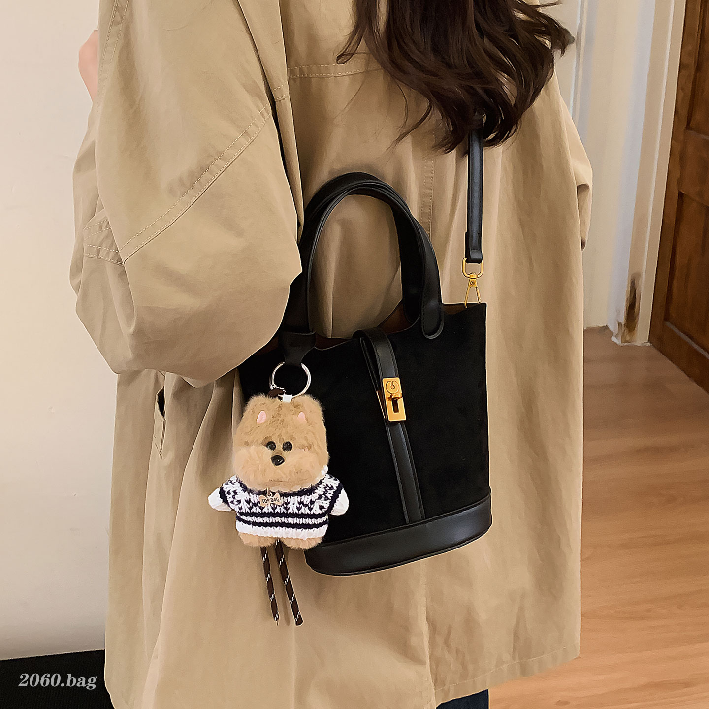 时尚小众磨砂2025冬季新款水桶包女百搭韩版ins洋气潮手提斜挎包