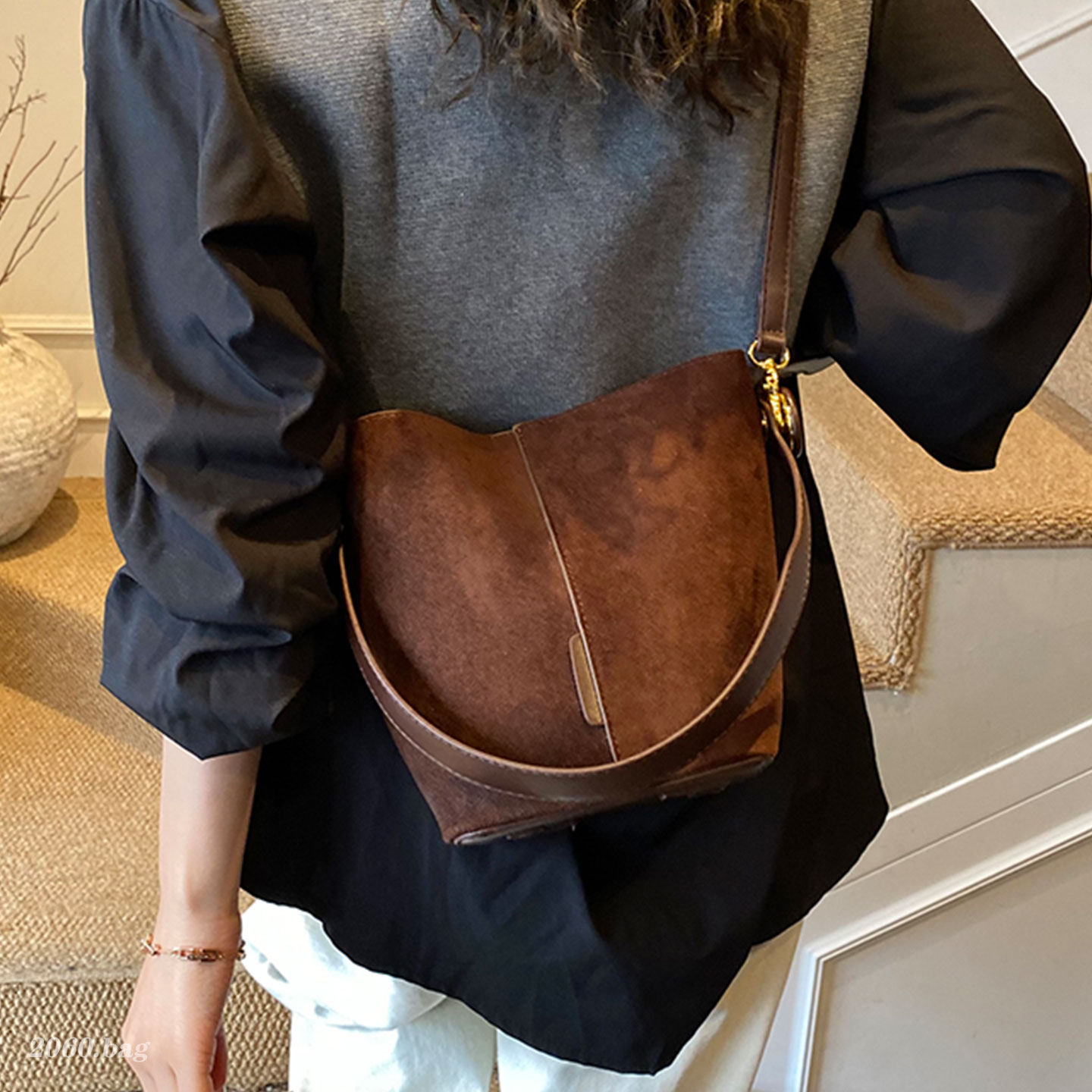 复古麂皮绒水桶包女高级感通勤单肩包2025新款休闲时尚潮斜挎包包,箱包皮具/热销女包/男包,水桶包,淘宝优惠券,粉丝福利购,淘宝优惠卷