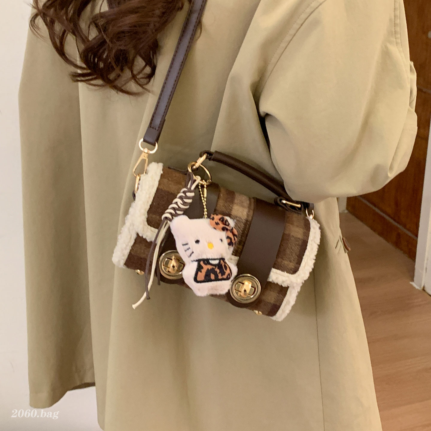 2025新款毛绒波士顿包女式高级质感单肩斜挎包百搭麂皮韩版小方包