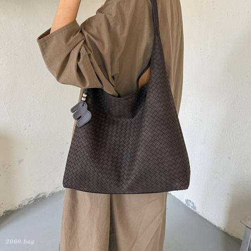 美拉德编织托特包女2026秋季新款时尚洋气大容量百搭通勤单肩包