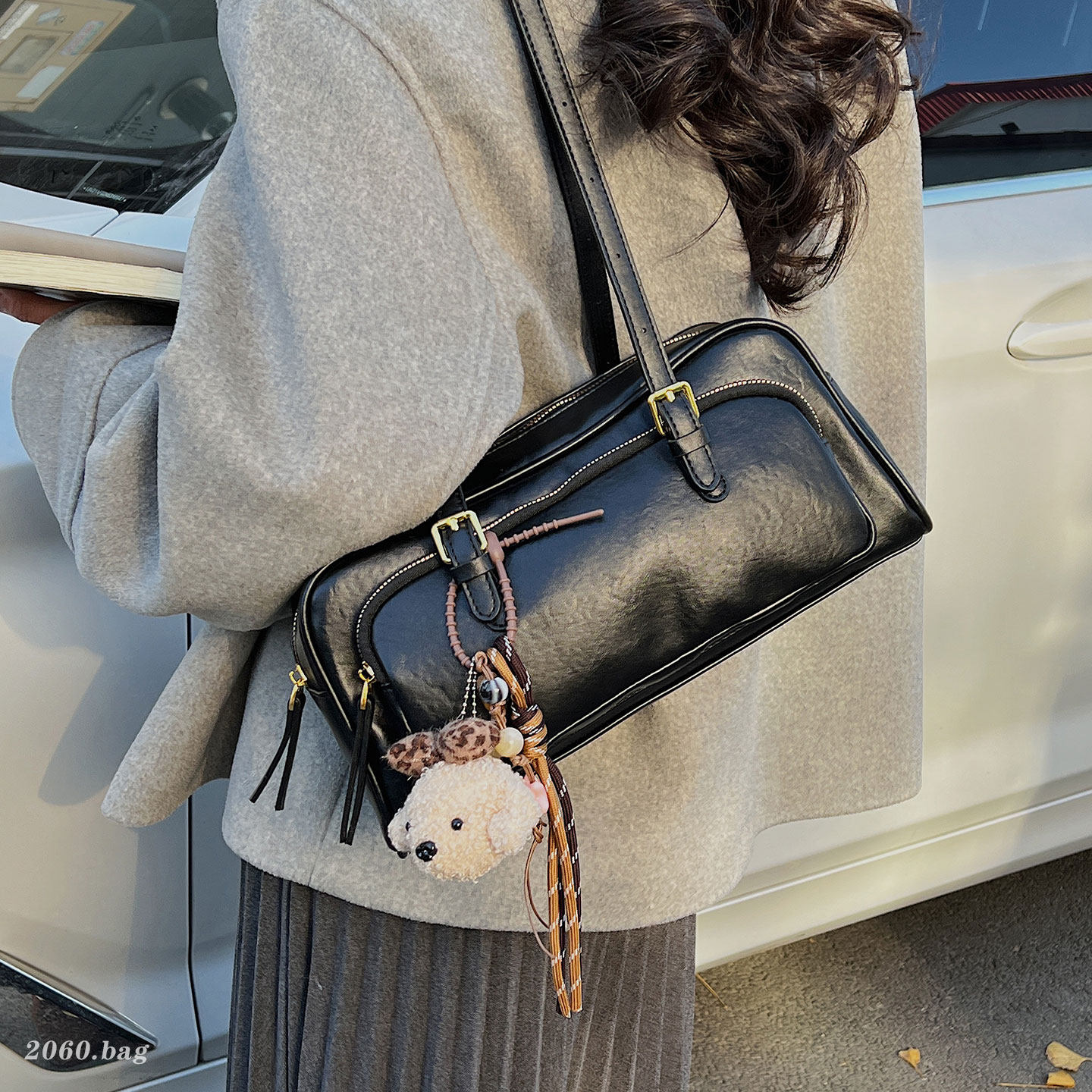 韩版ins百搭高级感保龄球包2025女时尚潮通勤单肩包休闲冬腋下包